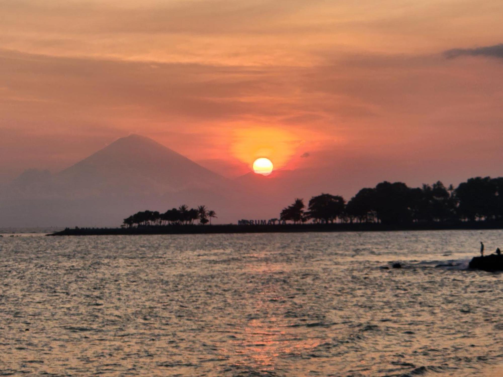 Hotel Sunsethouse Lombok Mangsit Zewnętrze zdjęcie