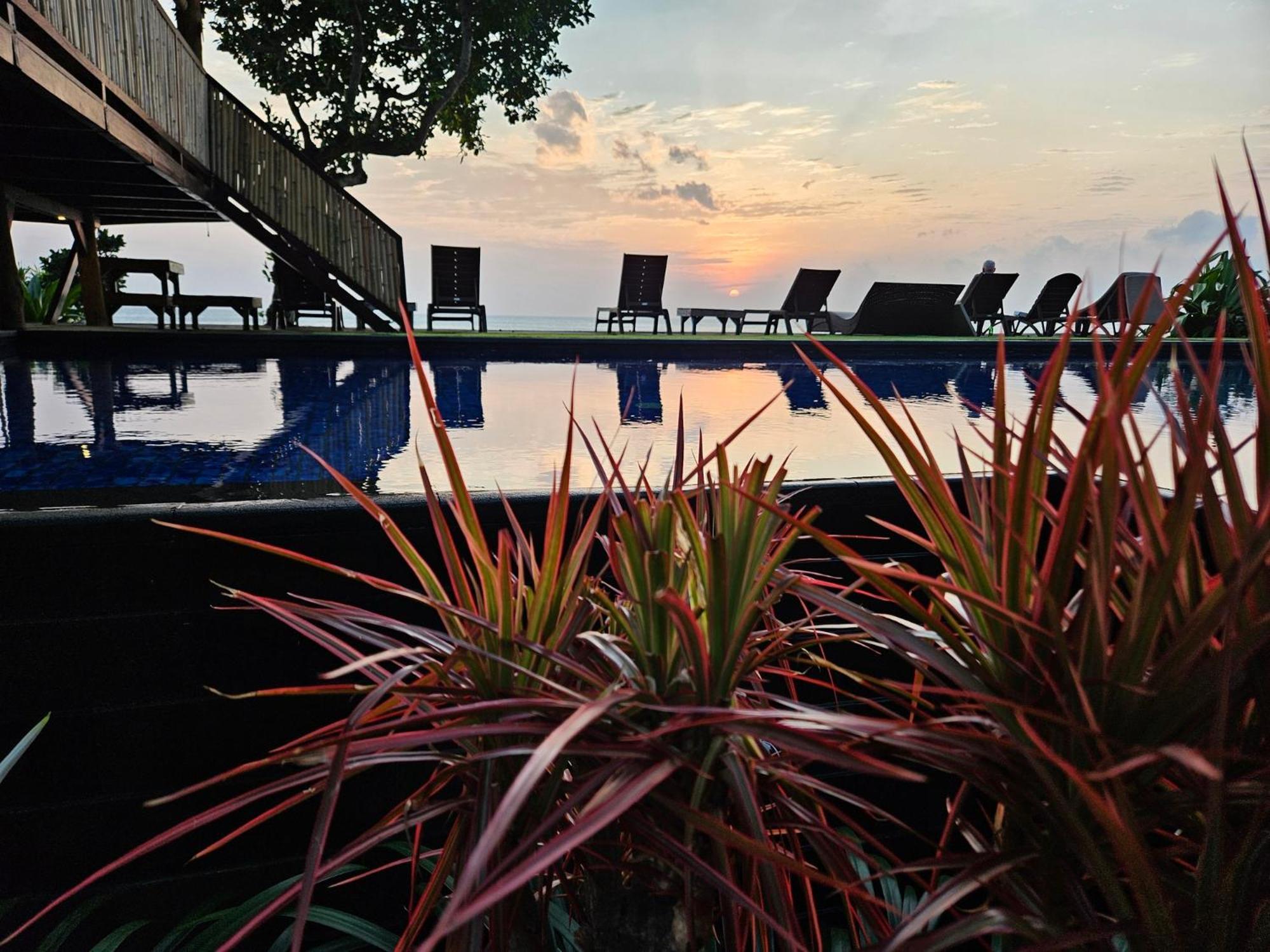 Hotel Sunsethouse Lombok Mangsit Zewnętrze zdjęcie