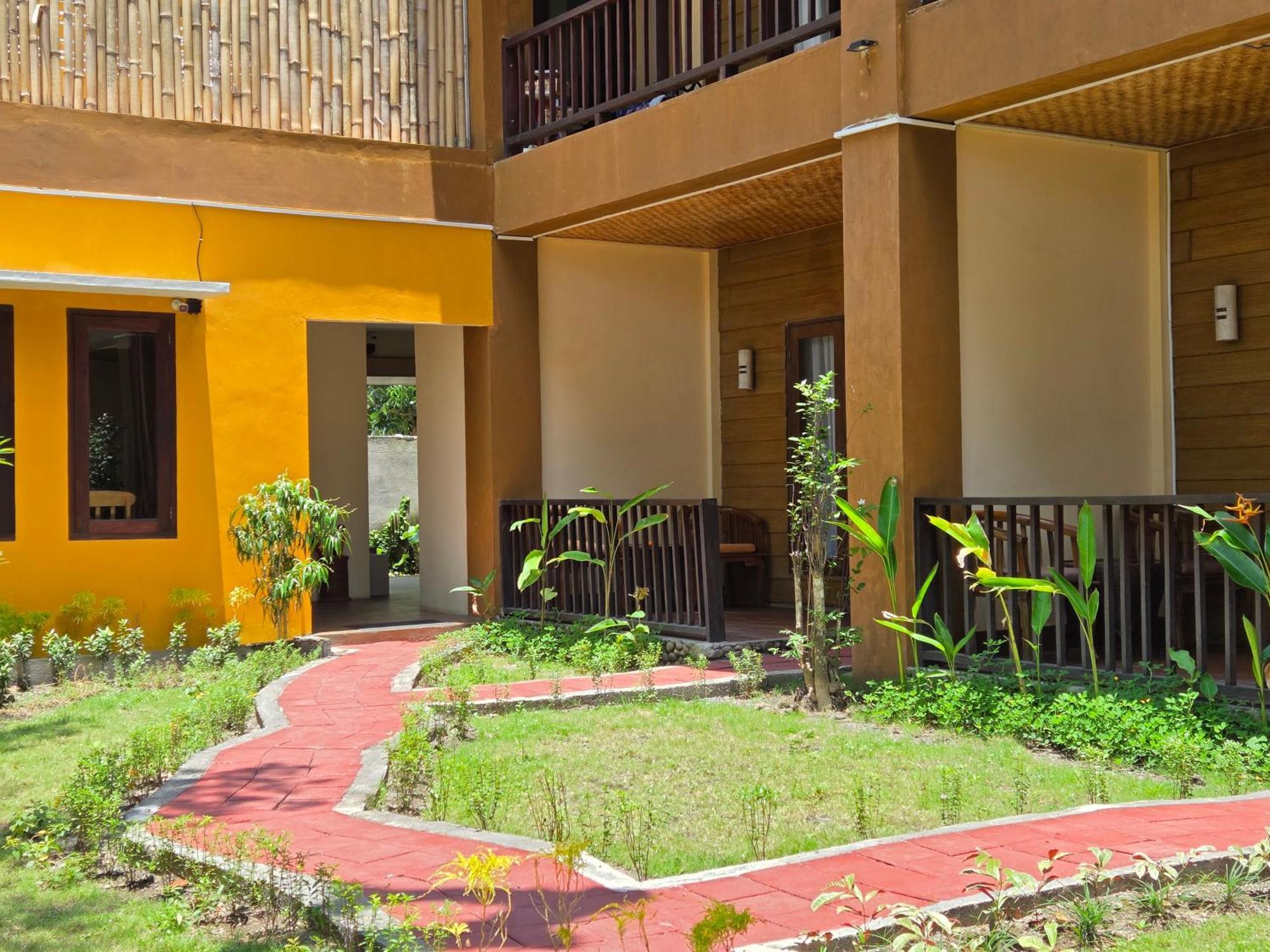Hotel Sunsethouse Lombok Mangsit Zewnętrze zdjęcie